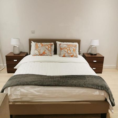Apartamento Comfy 1 Bed Studio 1 Minute From Train Station Londres Exterior foto
