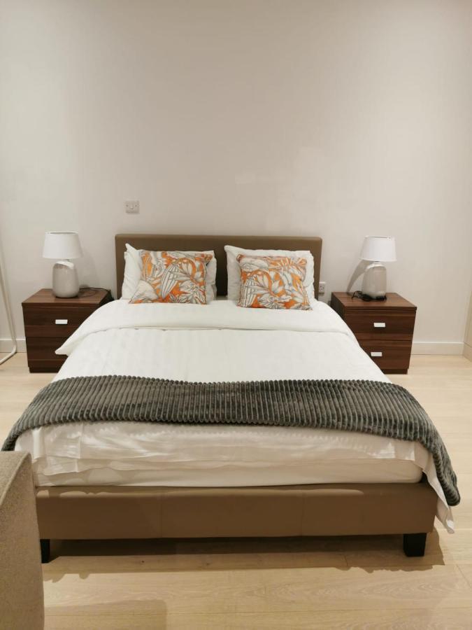 Apartamento Comfy 1 Bed Studio 1 Minute From Train Station Londres Exterior foto