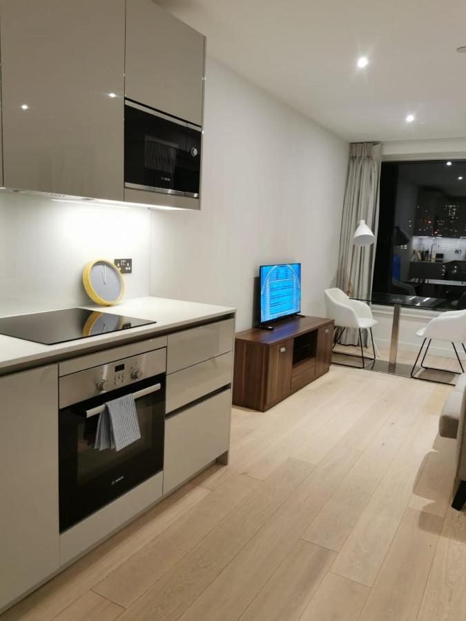 Apartamento Comfy 1 Bed Studio 1 Minute From Train Station Londres Exterior foto