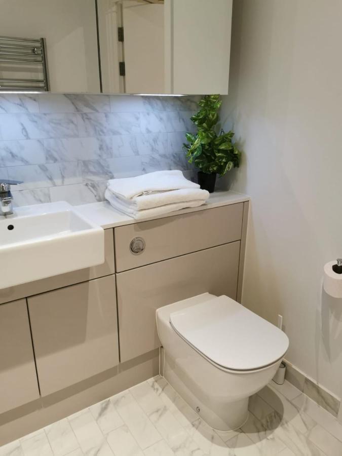 Apartamento Comfy 1 Bed Studio 1 Minute From Train Station Londres Exterior foto